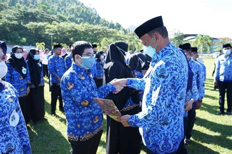 Penyerahan SK PNS Formasi 2019 SK CPNS Dan PPPK Formasi 2021 Serta