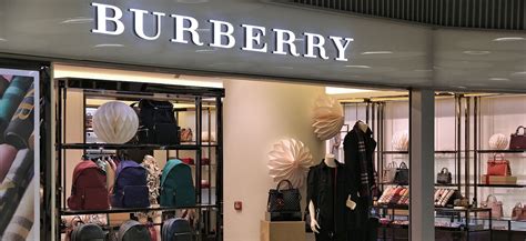 How luxury fashion brands are embracing the latest tech innovations to ...