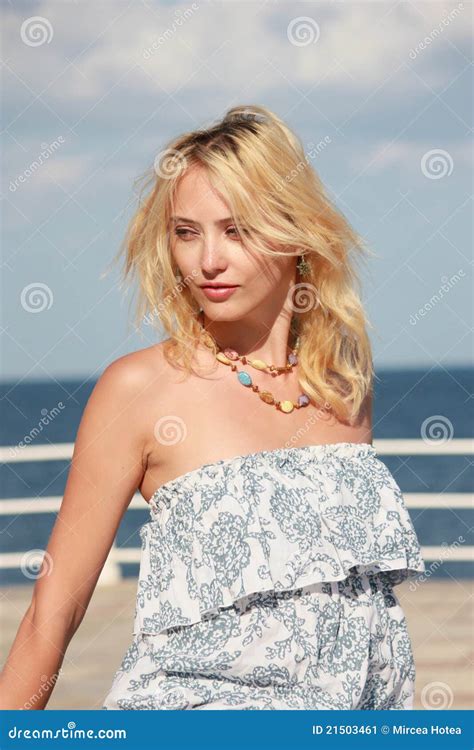 Attraktive Blonde Frau Stockbild Bild Von Sonderkommandos 21503461