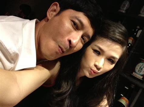 Huy Kh Nh Khoe Con G I Ng Y U V I Bikini