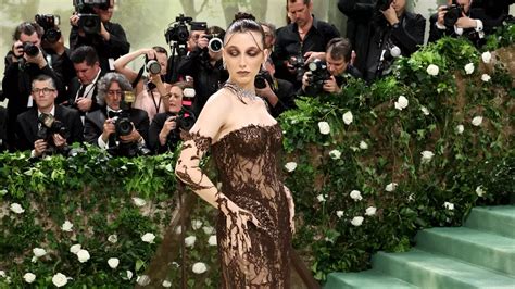 Roter Teppich Met Gala Emma Chamberlain Berrascht Im Gothic