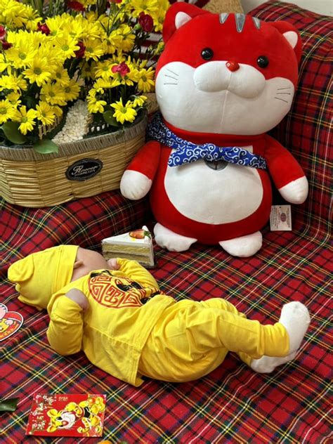 Bùi Tiến Dũng lấy hot girl Ukraine sinh năm 2000 được con trai 2 tháng trắng hồng giống mẹ to