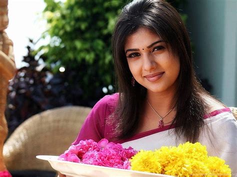 Nayanthara Hot In Vallavan