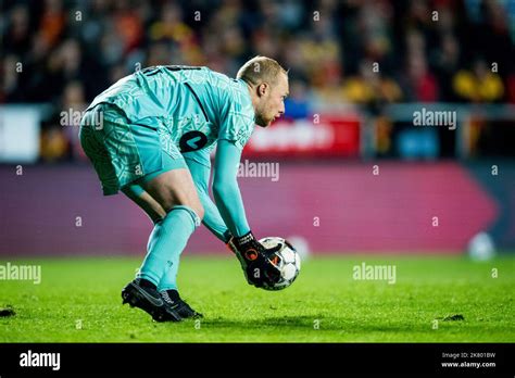 Standard S Goalkeeper Arnaud Bodart Pictured In Action During A Soccer