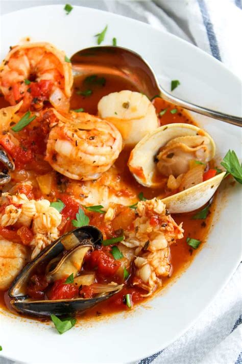 Classic Cioppino Seafood Stew - the hungry bluebird