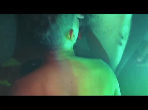 UMA FESTA A TRÊS DOCES E TRAVESSURAS SEXUAIS GAY XVIDEOS