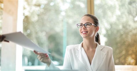 financial auditor job description