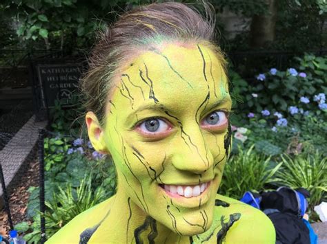 Nude Models Become Artists Canvases On NYC Bodypainting Day Daily Mail Online