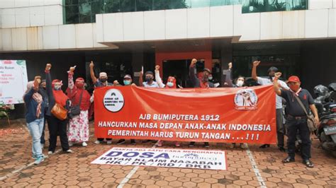 Nasabah Geruduk Kantor Bumiputera Malang OJK Beri Tanggapan Kumparan