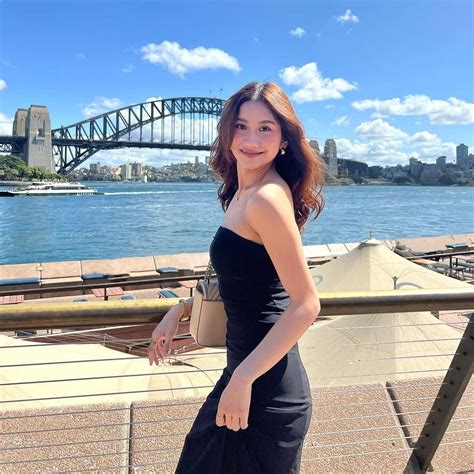 sheena bini icon ʚ ᗢ ﾟ Pretty brunette Insta photo ideas Pretty people