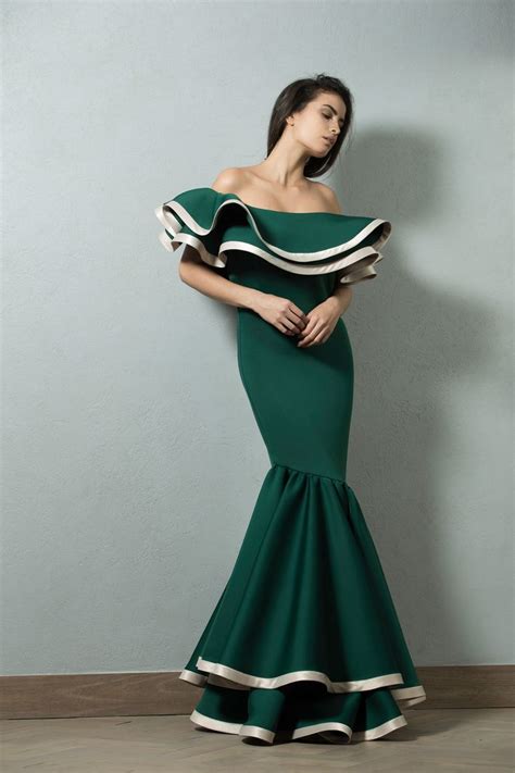 Вечернее платье в пол с воланами - тренд сезона весна лето 2017. The ...