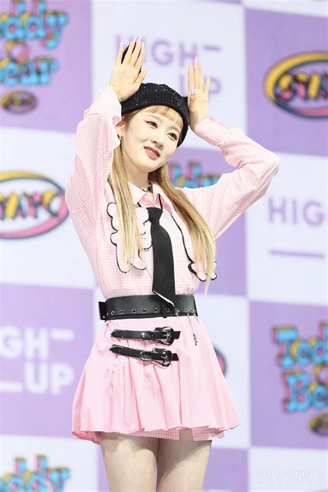[S포토] 스테이씨 시은, '깜찍한 토끼~' (쇼케이스) - 스타데일리뉴스