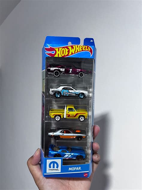Hot Wheels 5 Pack Mopar Dodge Challenger SRT 8 Dodge Hemi Challenger Dodge Viper GTS R Dodge Lil
