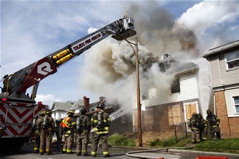 Building Catches Fire In East Toledo The Blade