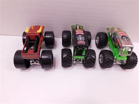 Hot Wheels Monster Jam Trucks Grave Diggers El Toro Loco Lot Of 3 Ebay