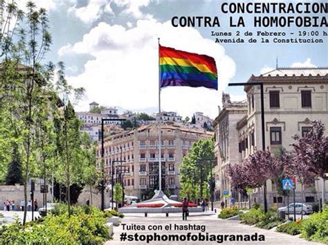 Besada gay en Granada por echarles de la cafetería Shangay