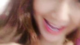 Bela Latina Mostrando Seus Peitos Naturais Cnn Amador