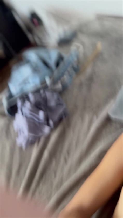 Je déverse une énorme giclée dans la chatte MILF de ma copine colombienne sexy