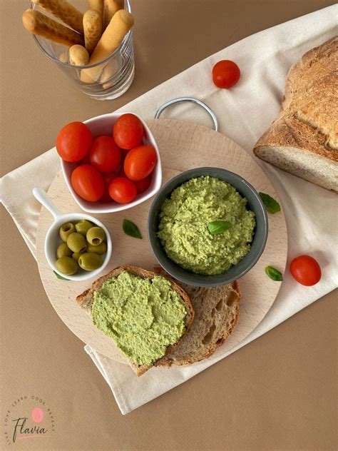 Pastă tartinabilă de măsline verzi - Flavia Hiriscau
