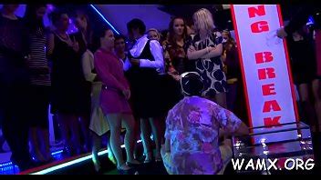 Las mujeres están cachondas y de mal humor para una obra porno de comida sexy XVIDEOS