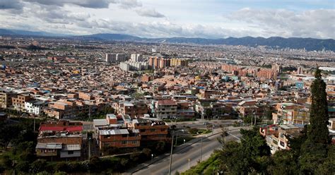 colombia secures  billion  loans  finance budget peace plans