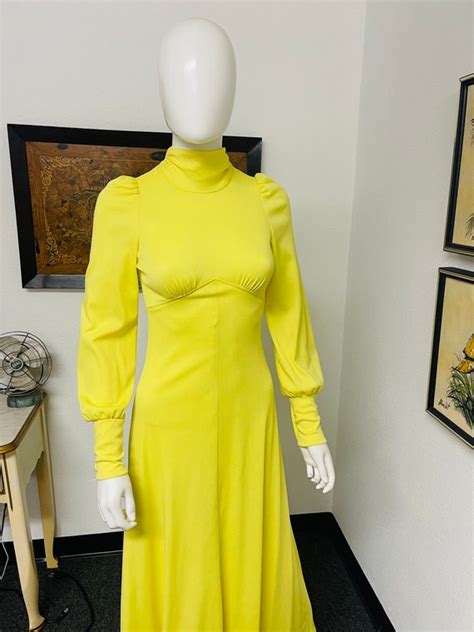 Vintage High Neck Yellow Prom Dress Gem