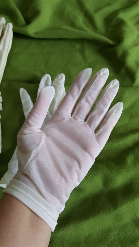 1950s Elegance White Gloves Gem
