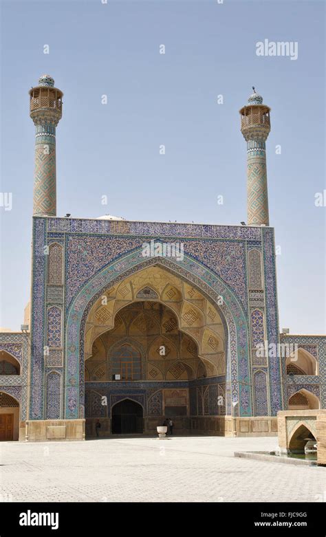 Iwan And Minarets In Jameh Mosque Isfahan Iran Stock Photo Alamy