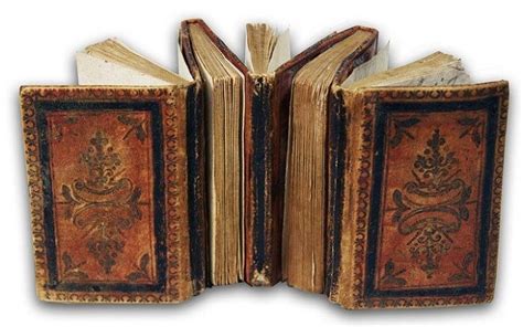 Книги-перевертыши: Старинные издания, которые можно читать с разных сторон