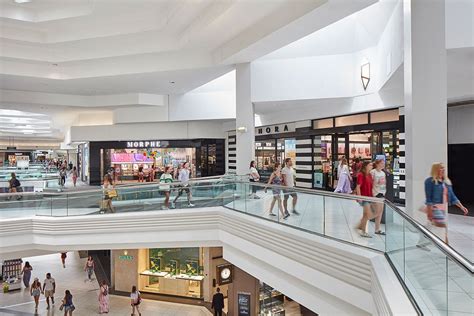 Do Business At Woodfield Mall A Simon Property