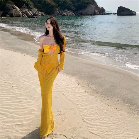 Set bikini 3 món màu vàng nhiệt đới Shopee Việt Nam