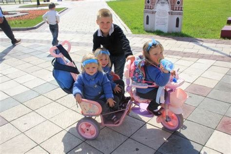 Велосипед для тройняшек — Тройняшки