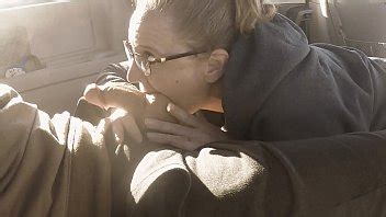 Nerd Se Chupa La Polla En Un Estacionamiento Y Le Limpia El Semen XVIDEOS