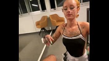 Sirvienta Traviesa Le Da Al Vecino En La Lavander A Comunitaria Xvideos