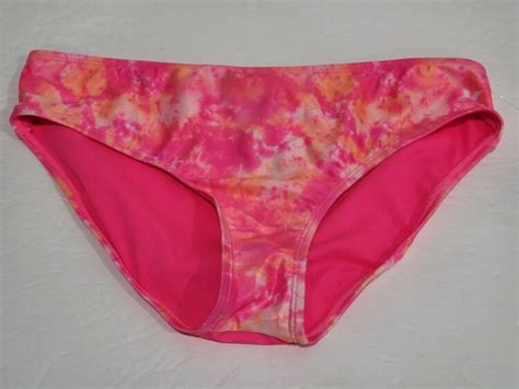 8 Hot Sexy Hiper Bikini Pics