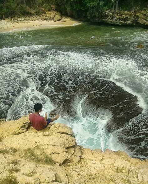 Pantai Jonggring Saloko Malang Fasilitas Harga Tiket Rute Ngetrip