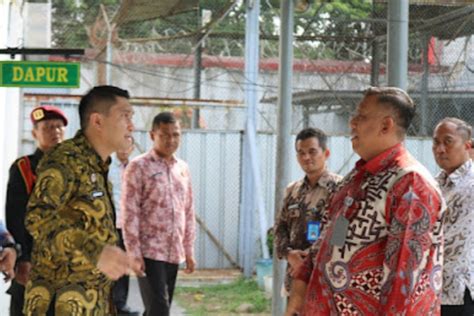 Tinjau Dapur Lapas Karawang Kakanwil Kemenkumham Jabar WBP Perlu