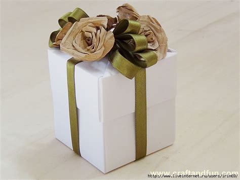 Бумажные пакеты в упаковке подарков. Отличная идея!