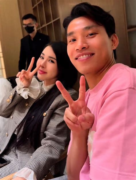 Hot girl nóng bỏng khoe được Văn Thanh mừng tuổi triệu đồng