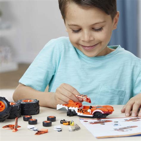 Mega Hot Wheels Juego de construcción de tiburón tigre con microfigura conductor juego de