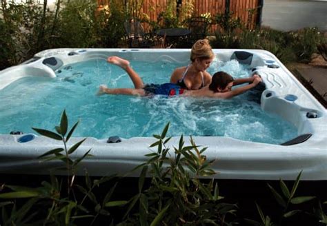 Hot Tub Safety Tips Rnr Hot Tubs And Spa Hot Tubs And Spas