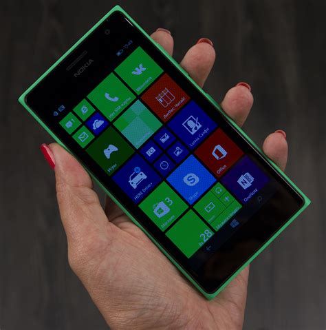 Смартфон Nokia Lumia 735