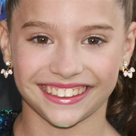 Mackenzie Ziegler Makeup: Nude Eyeshadow & Pink Lip Gloss | Steal Her Style