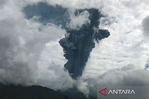 Kecamatan Di Agam Terdampak Hujan Abu Batu Usai Marapi Erupsi