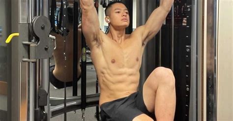 Hot boy 6 múi hút triệu follow TikTok suốt 9 năm chưa ngưng tập ngày nào Báo Dân trí