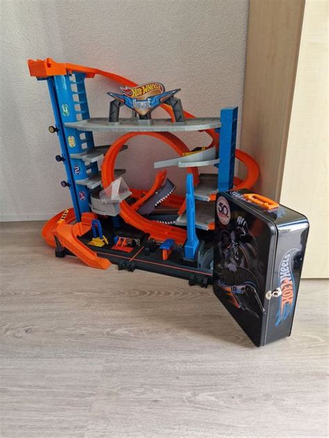 Hot Wheels city ultimate Garage Hai Angriff Gebraucht in Hendschiken für CHF 30 nur Abholung