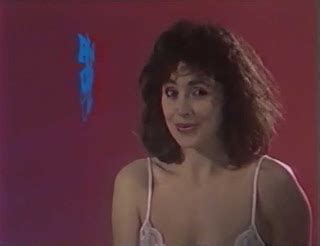 Naked Wendy Van Wanten In Pinup Club