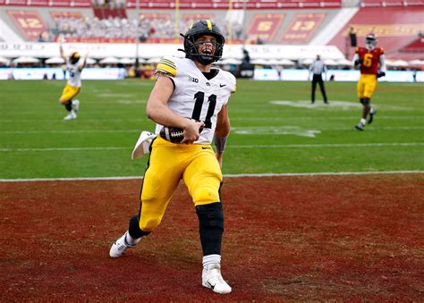 Kickoff time, TV channel set for Iowa football vs. Michigan State in