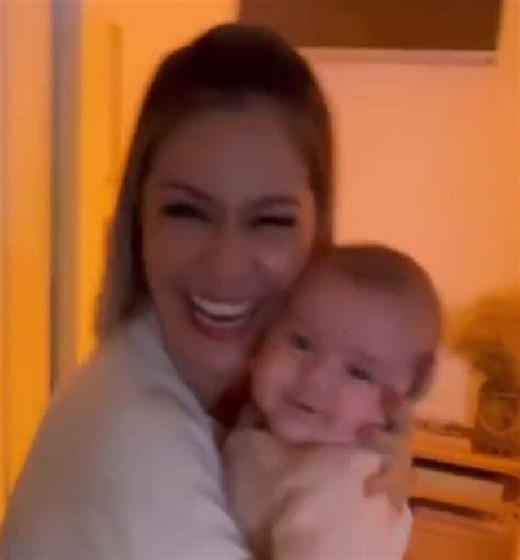 Que Diversão Marta Melro Mostra Se A Dançar Com A Filha Ao Som De Calema