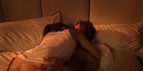 Nude Video Celebs Sarah Shahi Nude Sex Life S01e04 06 2021